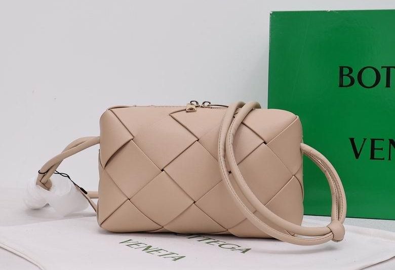 Bottega Veneta Replica Bags 002 14X22X7cm YG 4