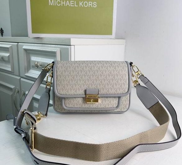 Michael Kors Bags Bradshaw 2101 24X8X16cm DY 3