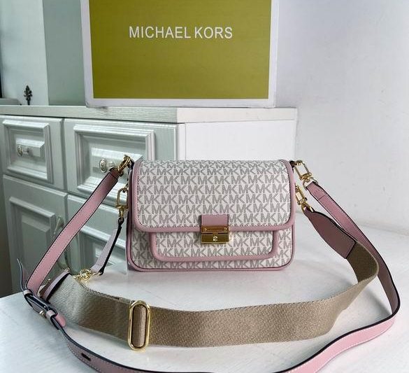 Michael Kors Bags Bradshaw 2101 24X8X16cm DY 2