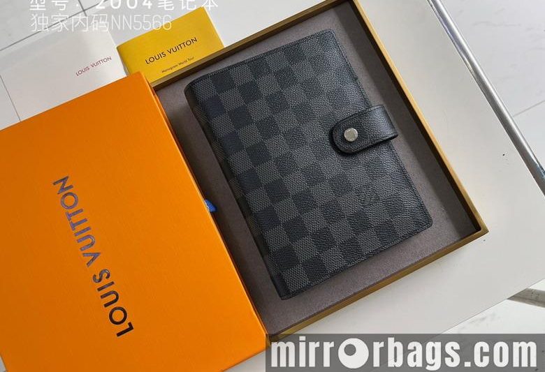 1:1 Louis Vuitton Bags 2004 14x8cm zy4