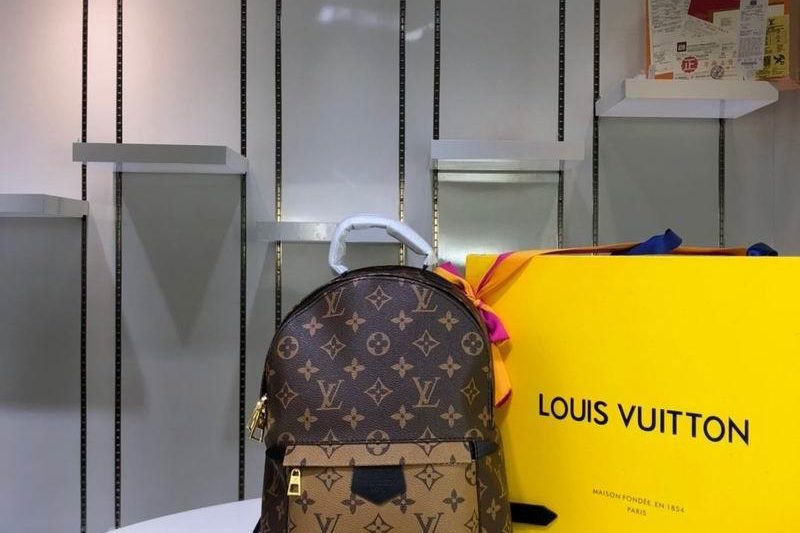 1:1 Louis Vuitton Bags SS M41560