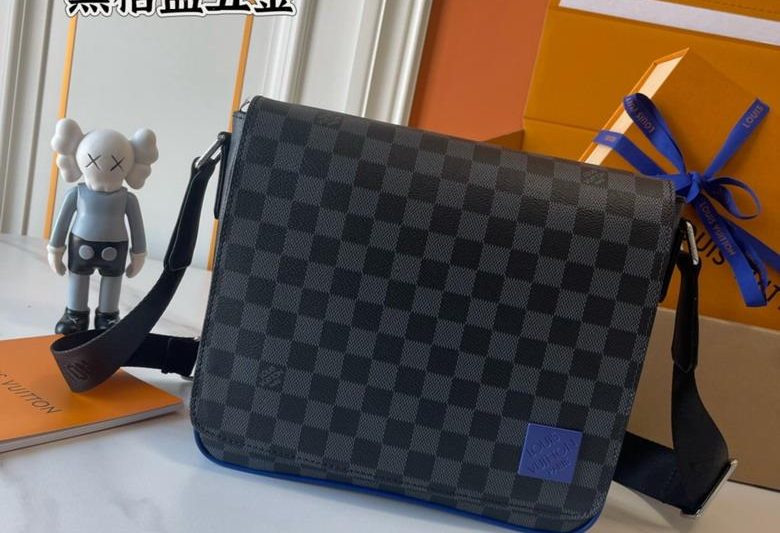 1:1 Louis Vuitton Bags District M00085 26x20x7cm ss