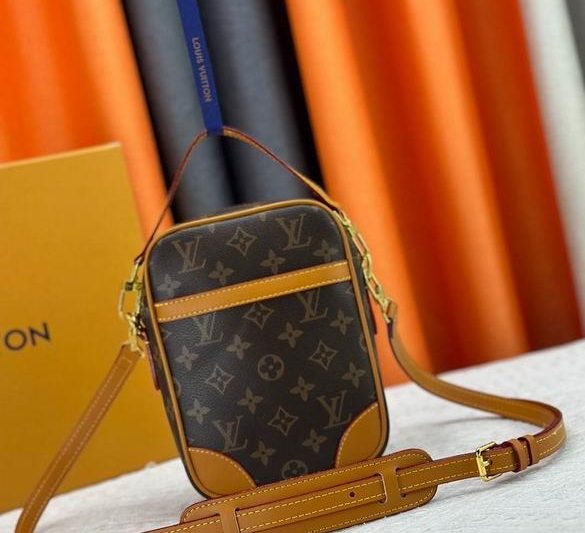 1:1 Louis Vuitton Bags M14106 21X6X16cm XMY