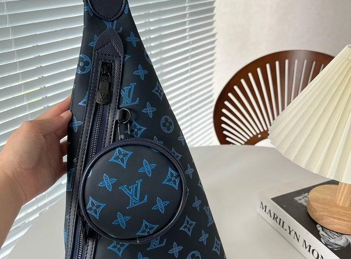 1:1 Louis Vuitton Bags 30936 20X44cm DN