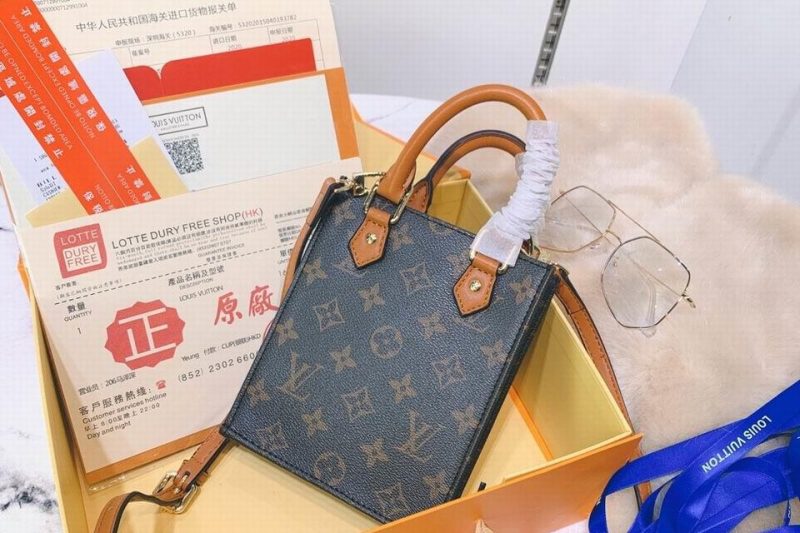 1:1 Louis Vuitton Bags Petit Sac Plat M69846 ss