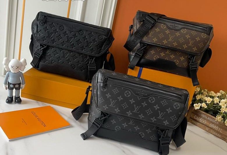 1:1 Louis Vuitton Bags Voyager M12517 33×22.5x11cm ss