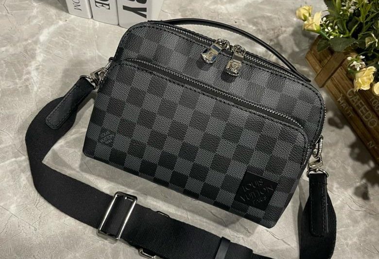 1:1 Louis Vuitton Bags District M11657 22.5×15.5×7.5cm ss1