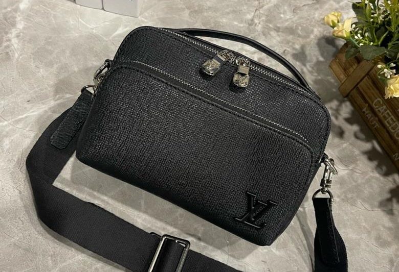 1:1 Louis Vuitton Bags District M11657 22.5×15.5×7.5cm ss