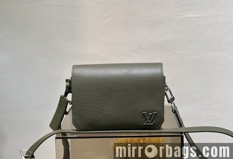 1:1 Louis Vuitton Bags M82085 17X12X7cm YG 4colour