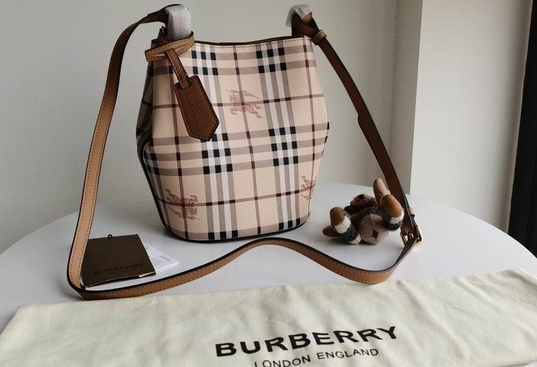 Burberry Replica Bags 1531 18.5X23X15cm IQ 4