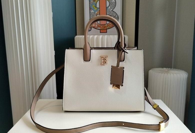 Burberry Replica Bags 27X20cm 121415 YG 3