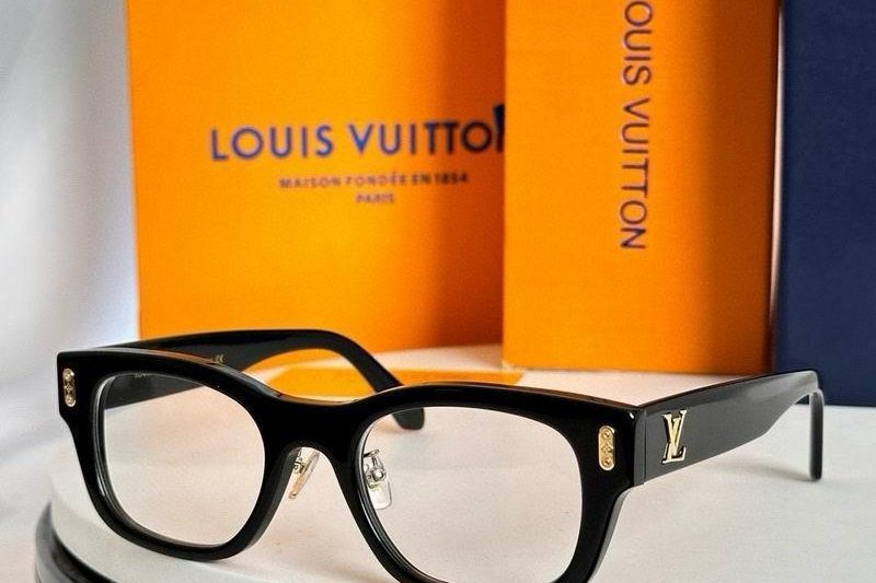 Replica LV Glasses smr139