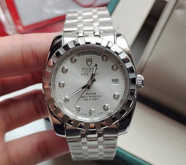 Replica Tudor watch 072433