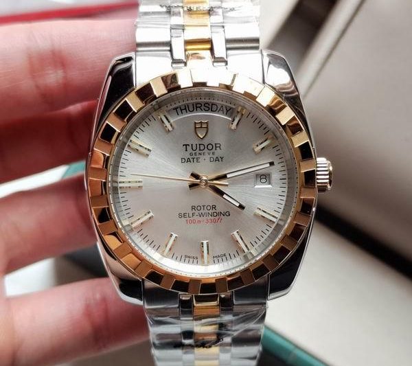 Replica Tudor watch 072432