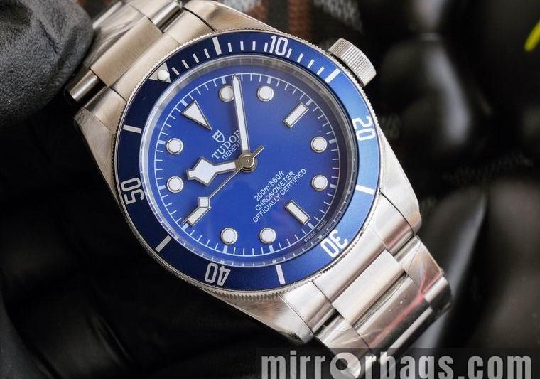 Replica Tudor men 42mm M10
