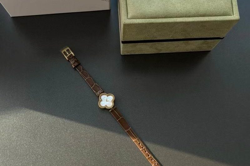 Replica Van Cleef & Arpels watch 022428