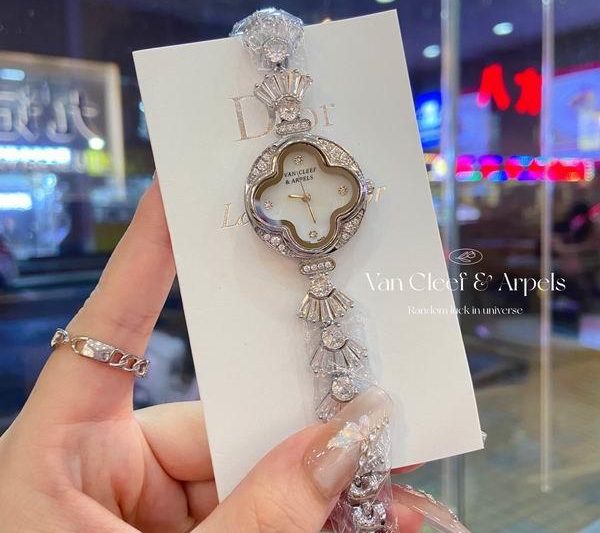 Replica Van Cleef Arpels watch 110162