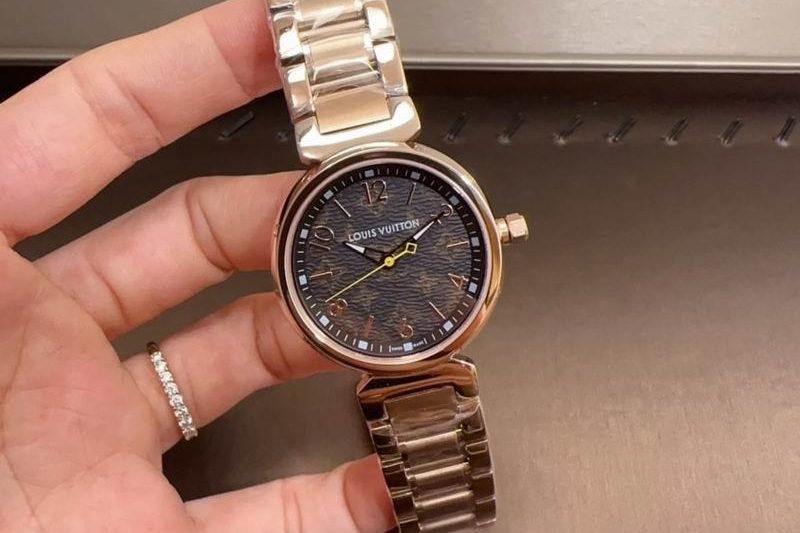 Replica LV watch 032709