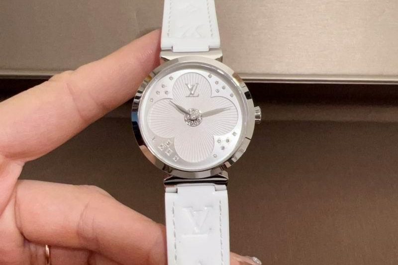 Replica LV watch 082204