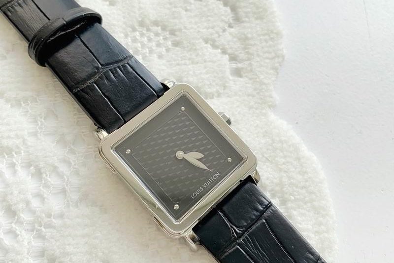 Replica LV 30X30X7mm 032585