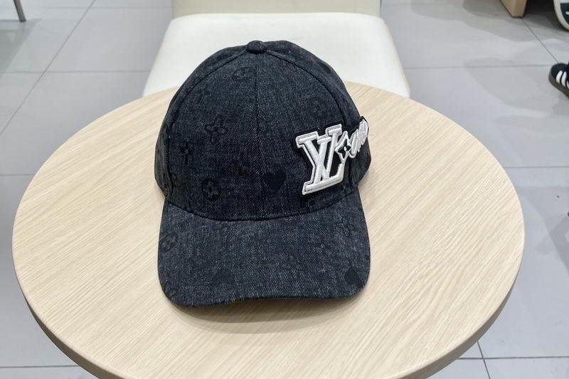 Replica LV Hat 041404