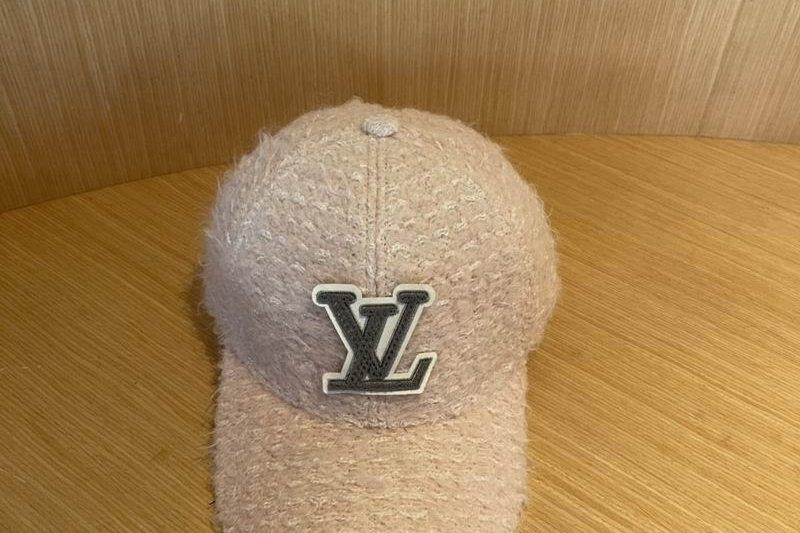 Replica LV cap 121406