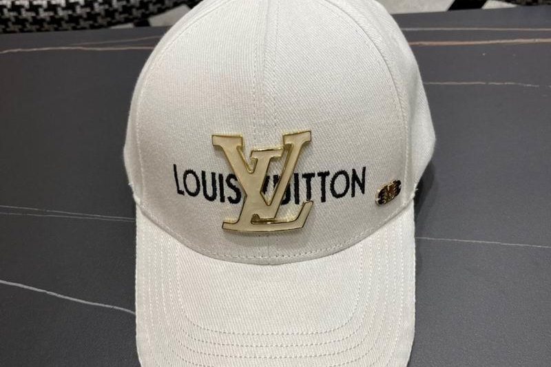 Replica LV cap 121404