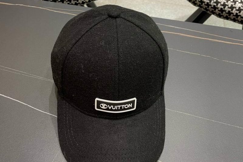 Replica LV cap 121401