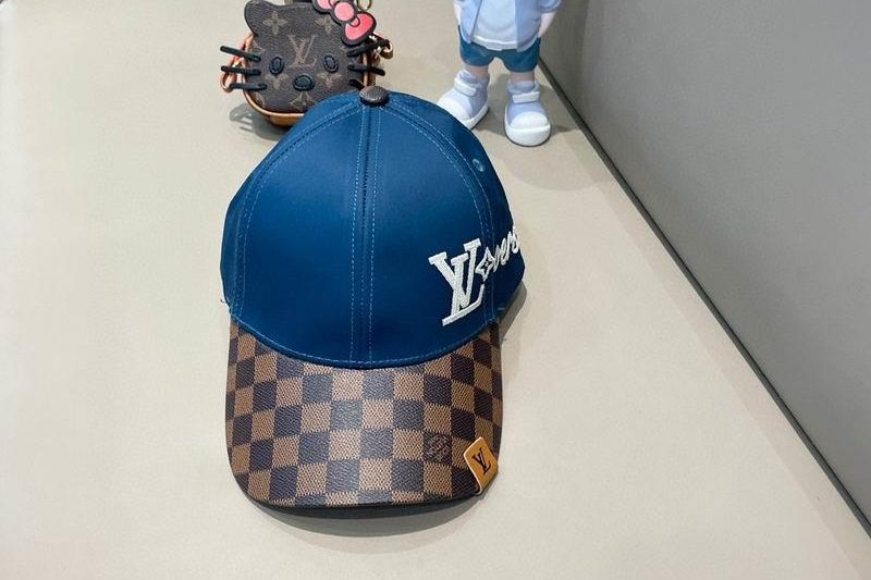 Replica LV cap 081803