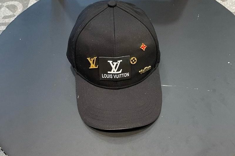 Replica LV  cap 072304