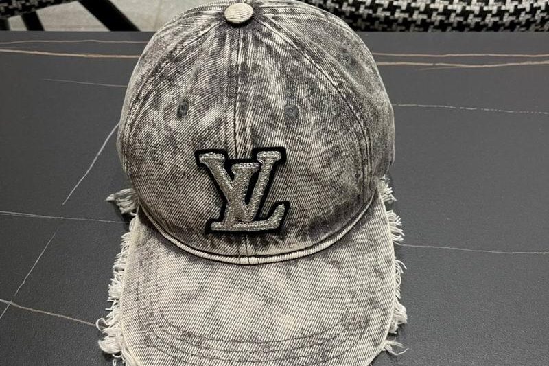 Replica LV cap 071302