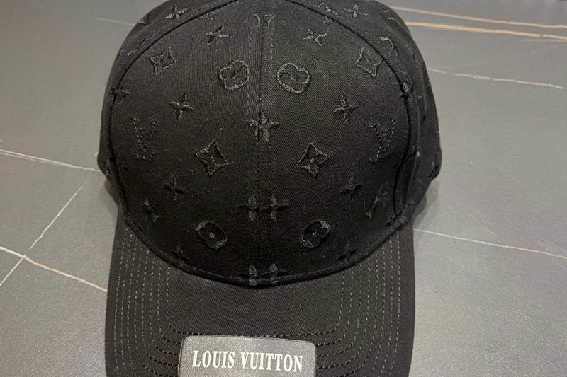 Replica LV cap 071204