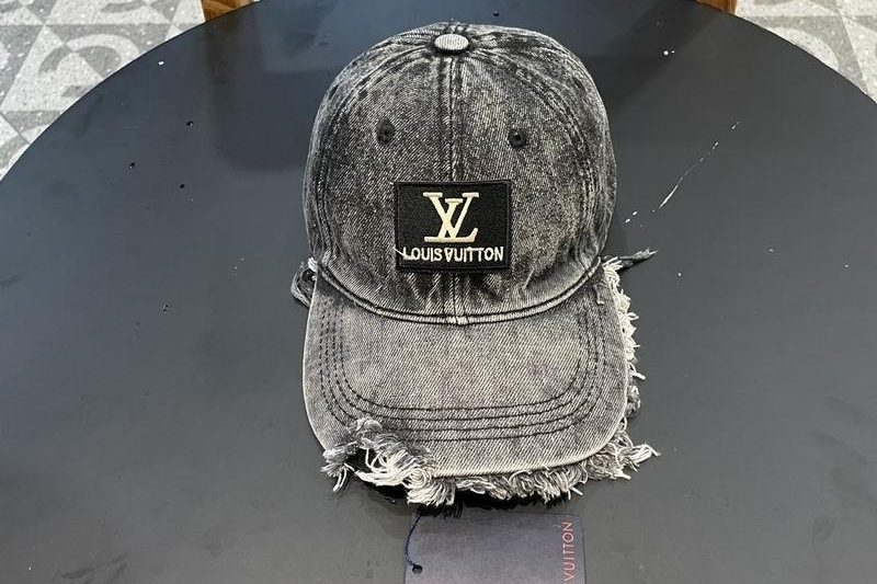Replica LV cap 042811