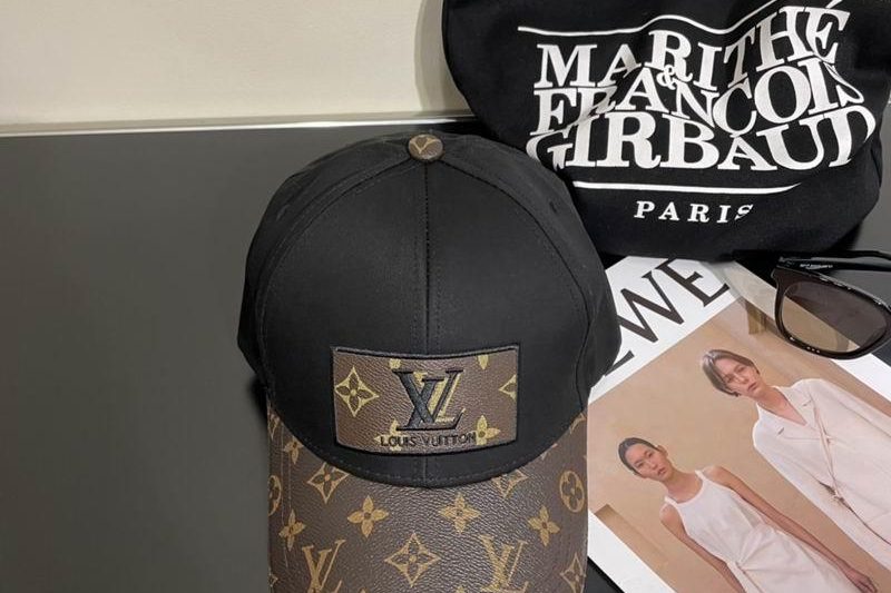 Replica LV cap 042803