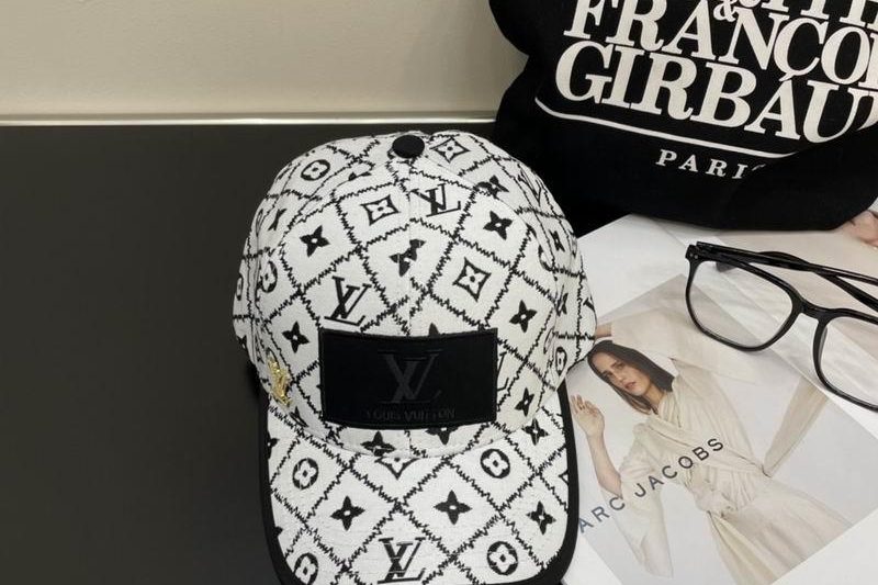 Replica LV Hat 042703