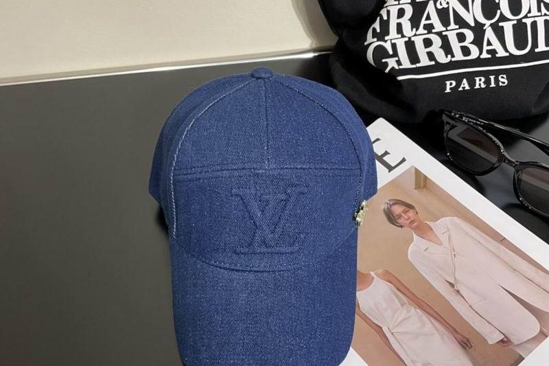 Replica LV Cap 121433
