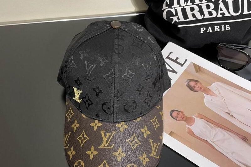 Replica LV Cap 121430
