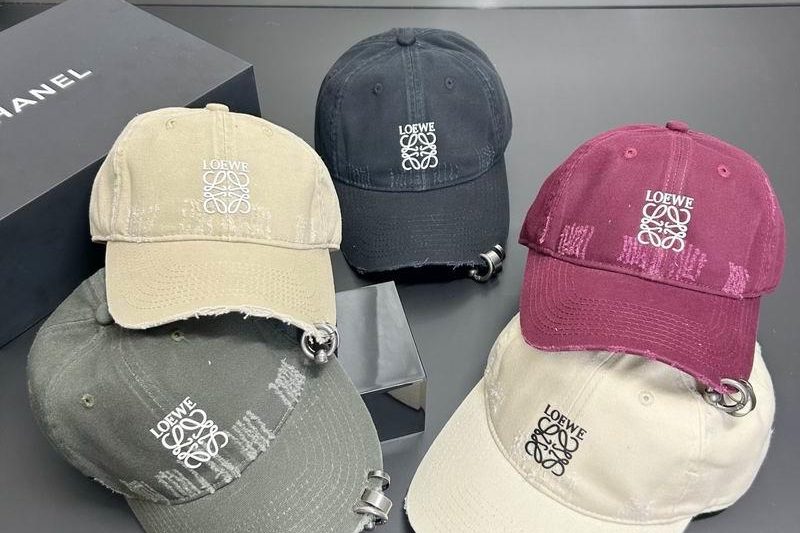 Replica Loewe cap dx41