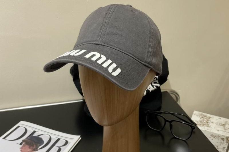 Replica Miumiu cap dx26