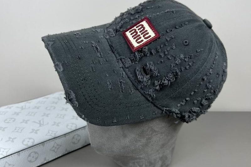 Replica Miumiu cap dx17