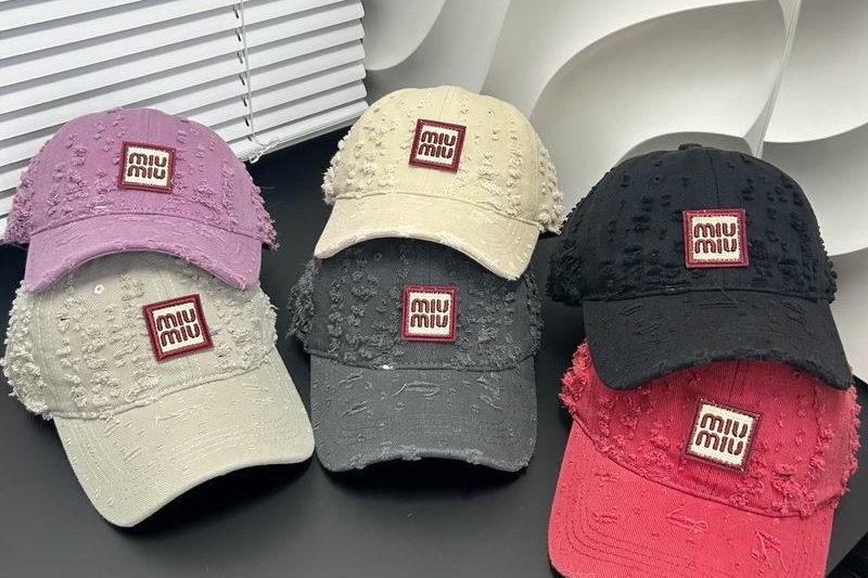 Replica Miumiu cap dx05
