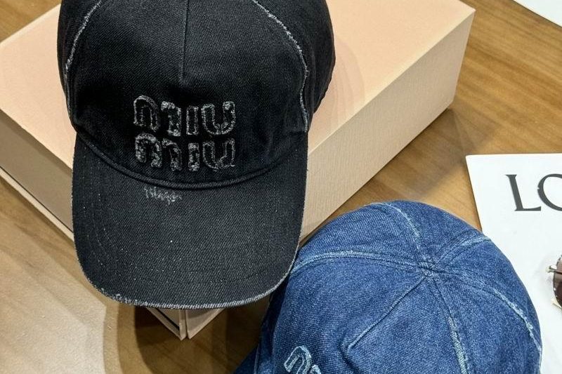 Replica Miumiu cap dx94