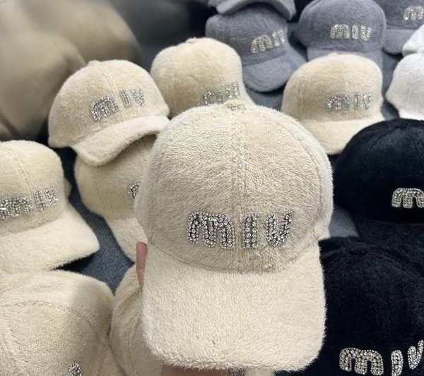 Replica Miumiu cap dx89
