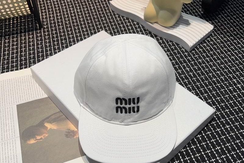 Replica Miumiu cap dx43