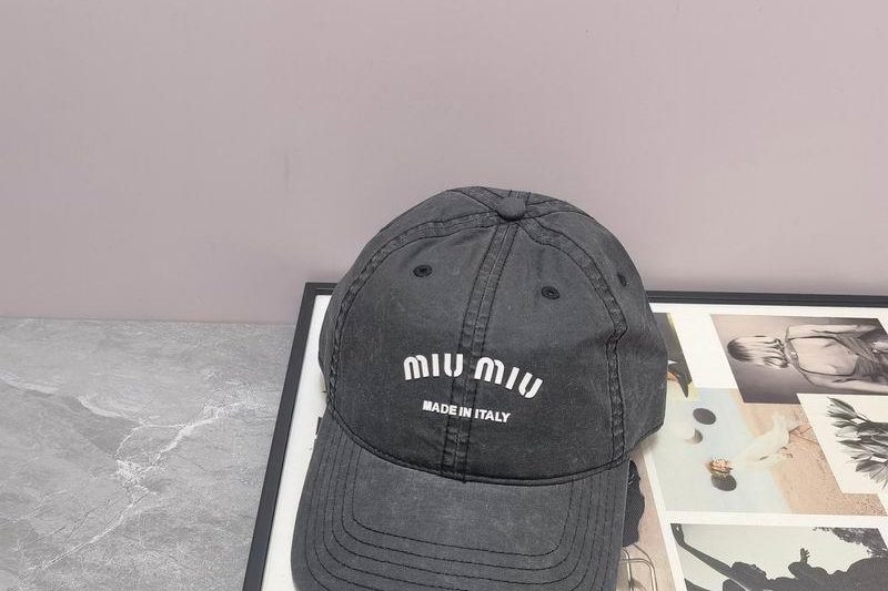 Replica Miumiu cap dx39