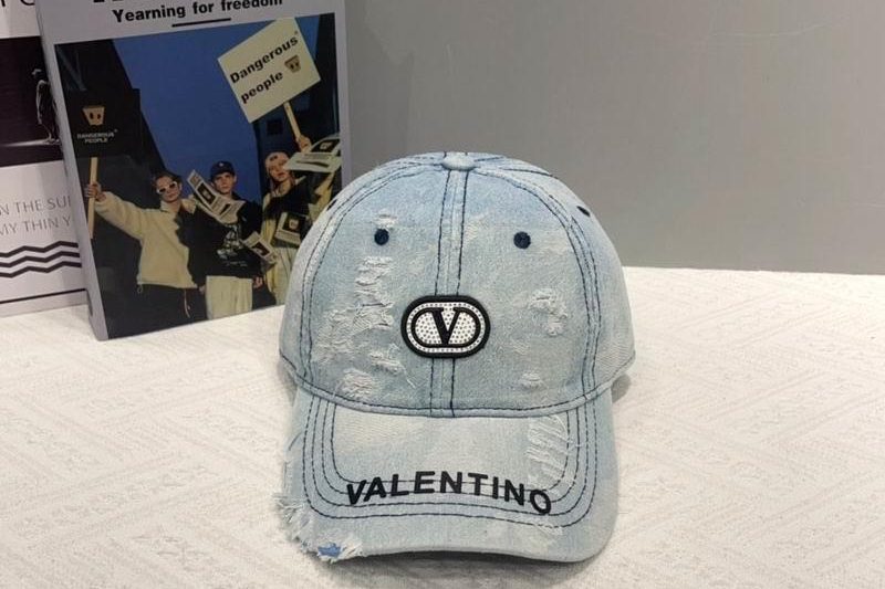 Replica Valentino Hat hm01