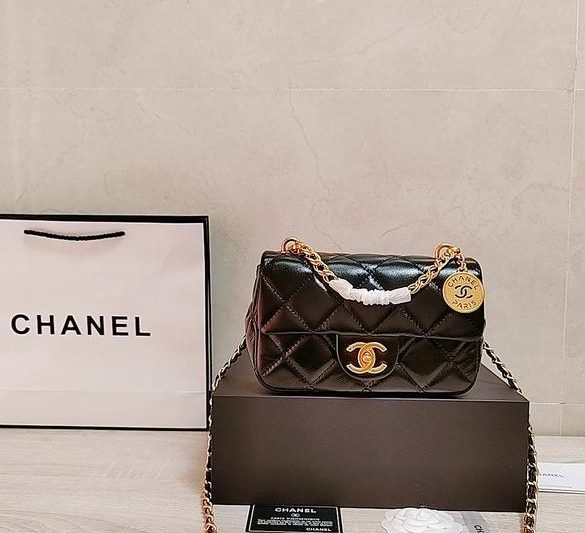 1:1 Replica Chanel Bags AS4012 12X21X7cm WO 2colour