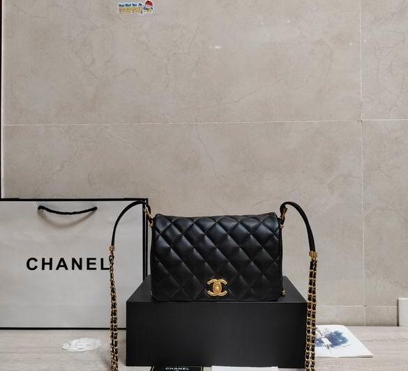 1:1 Replica Chanel Bags 9033 15X21.5X7cm WO