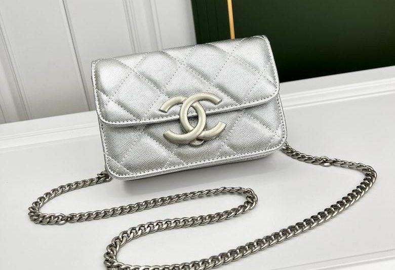 1:1 Replica Chanel Bags 6809 20X11X6cm YG 4