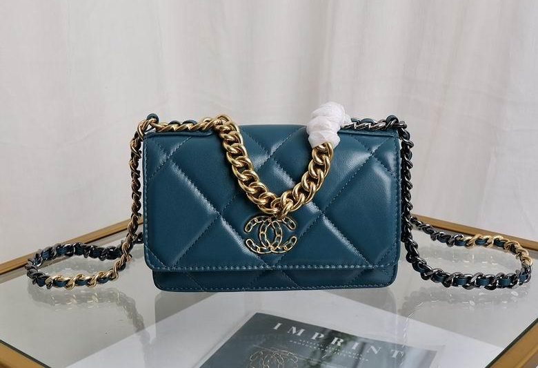 1:1 Replica Chanel Bags 33816 20x14x4.5cm YG 4